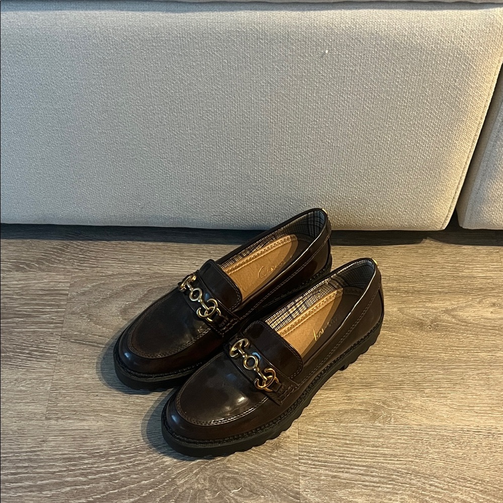 Elegant Brown Loafers with Gold Accent